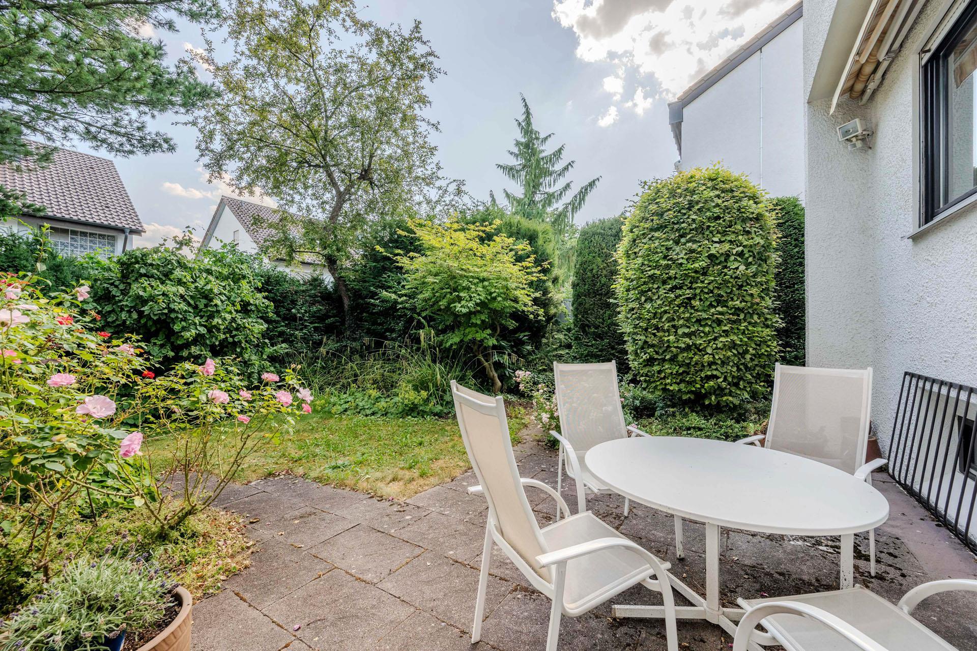 Terrasse mit Garten