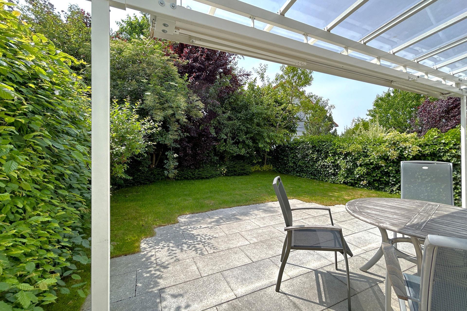 Terrasse mit Garten
