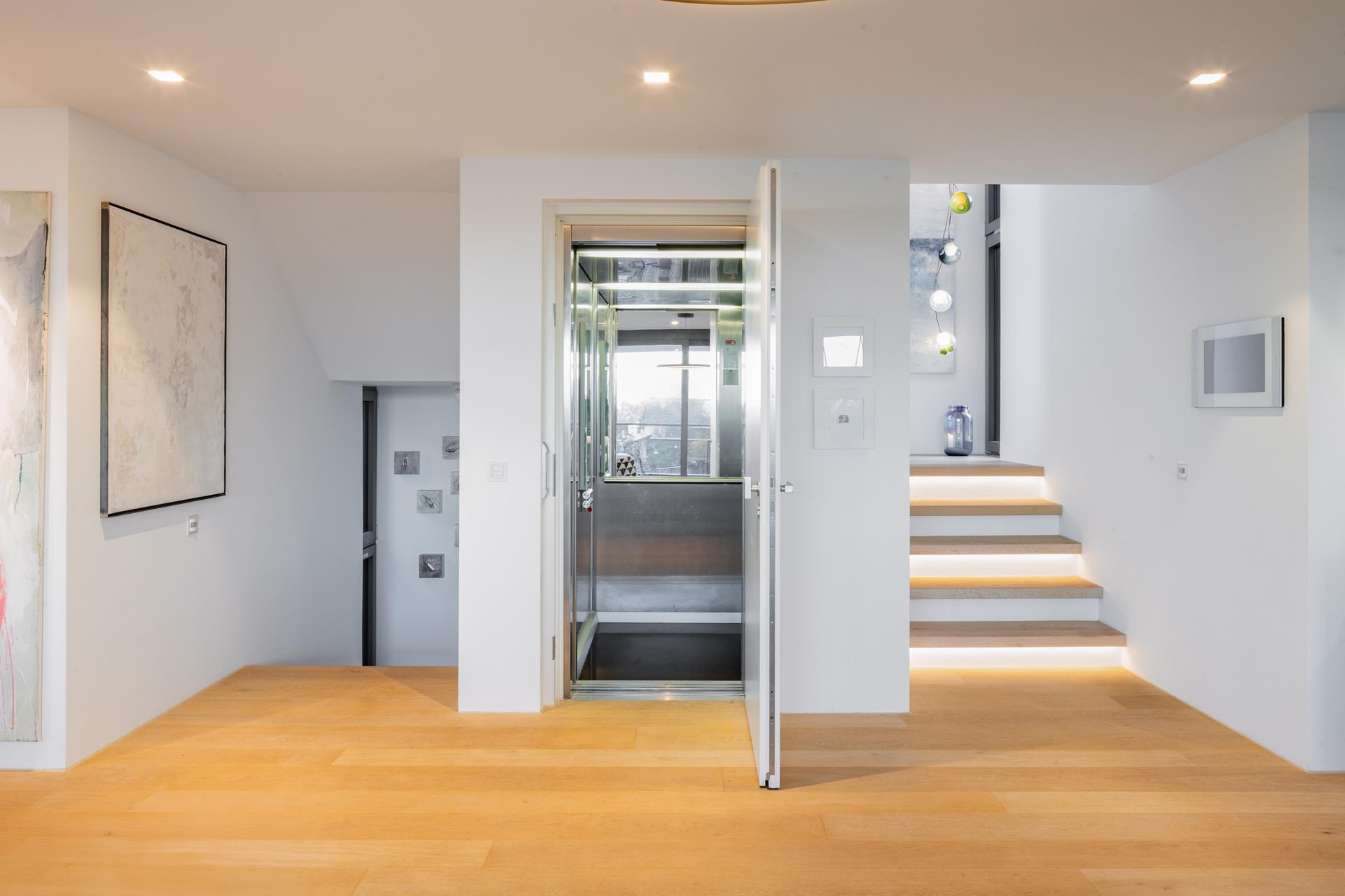 Eingangsbereich mit Aufzug