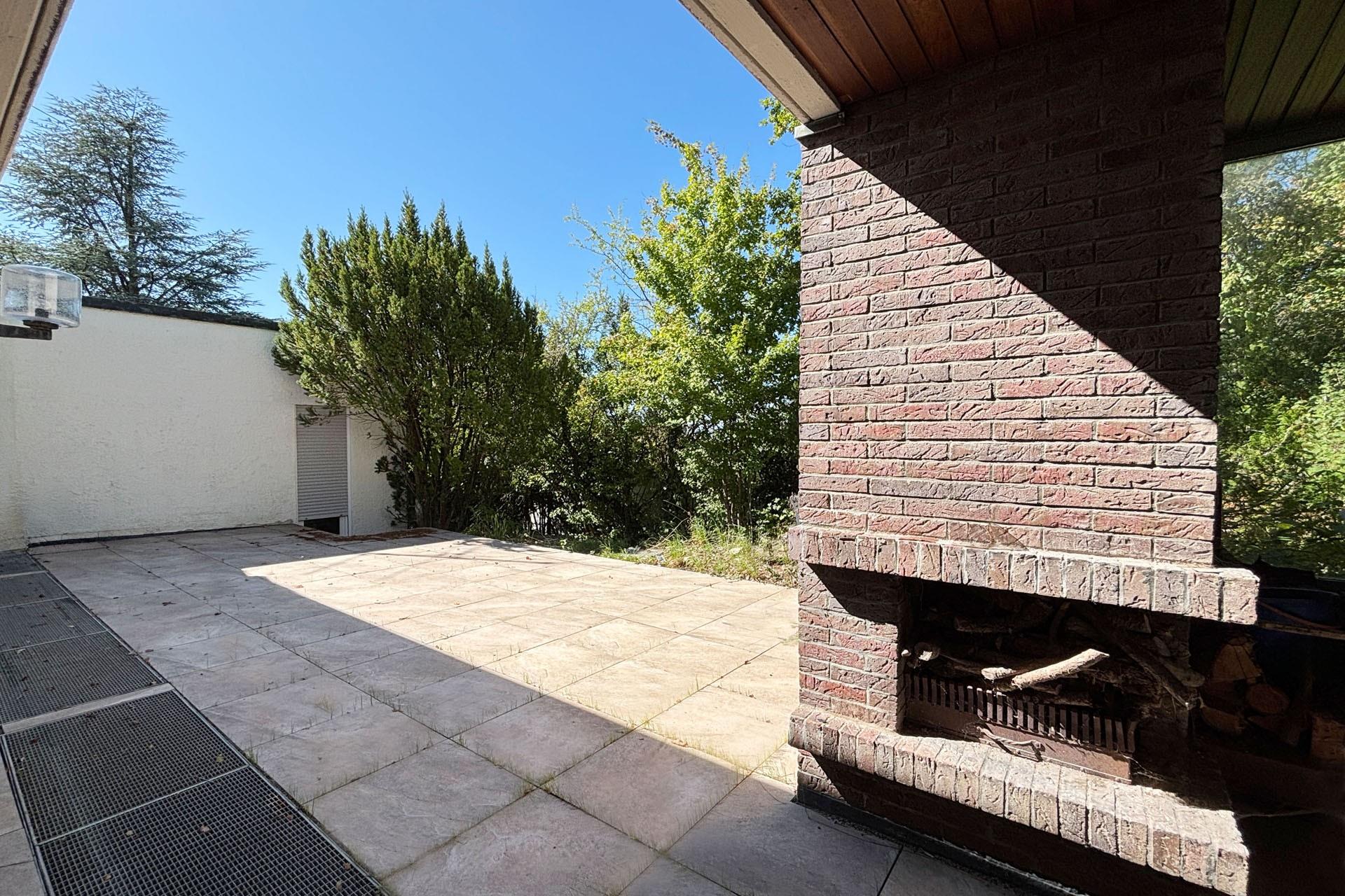 Terrasse mit Kamin