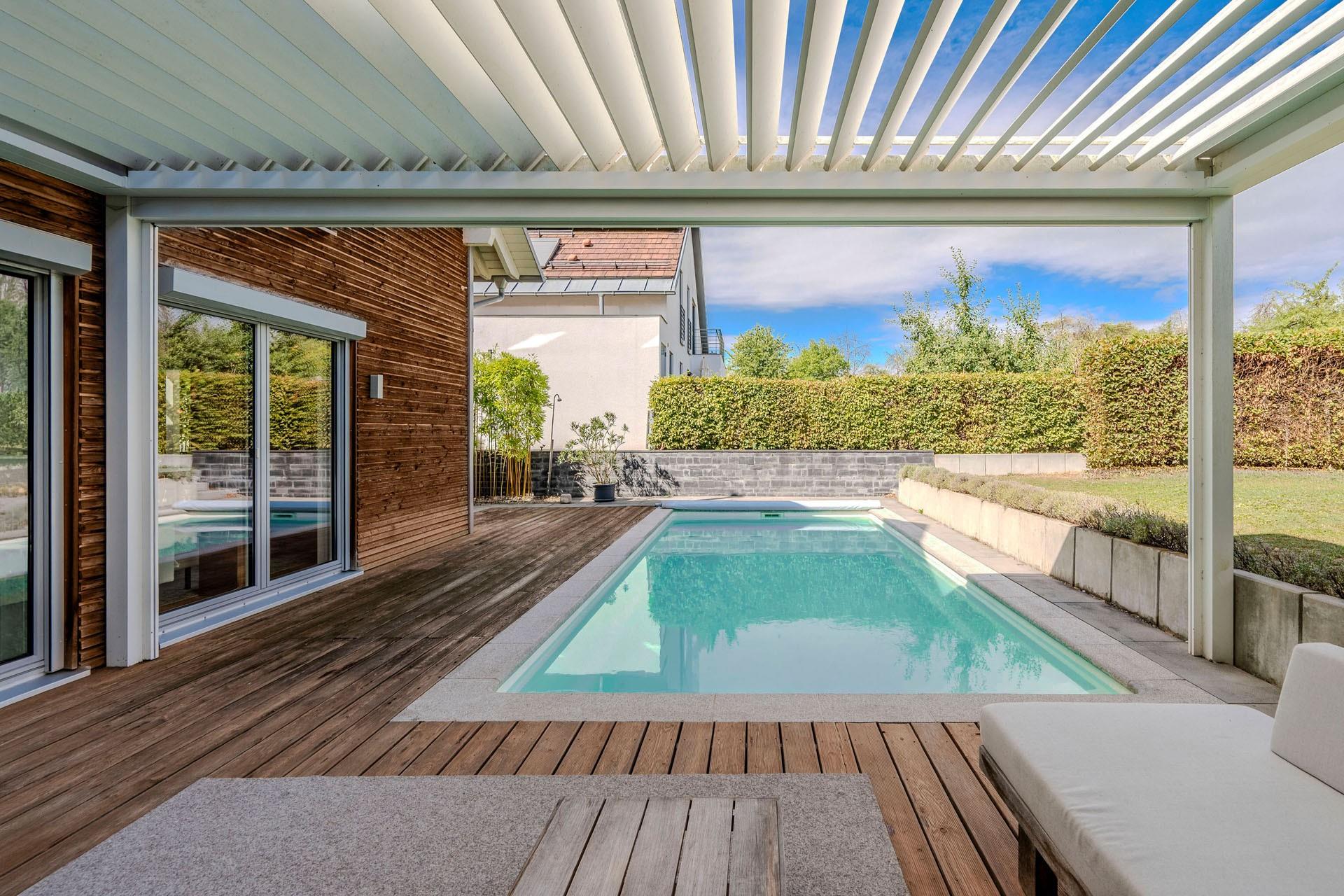 Terrasse mit Pool